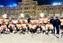 Зареченские пожарные сыграли в хоккейном матче на Красной площади