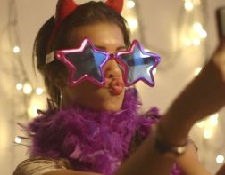Карнавал по-взрослому: пензенцы на Новый год переодеваются в женщин-кошек и султанов