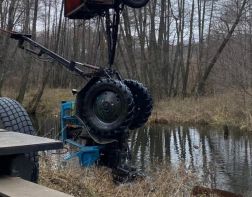 Под Пензой в реке утонул трактор: погиб человек