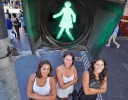 В Мельбурне установили «женские» светофоры