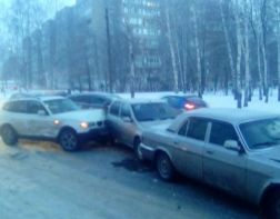 6 автомобилей столкнулись утром в Арбеково