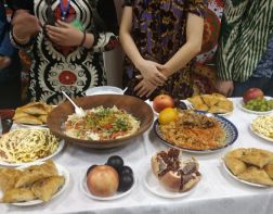 В Пензе на фестивале национальной еды столы опустели за 10 минут