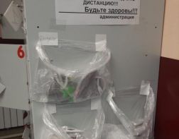 В пензенском магазине раздают медицинские маски 
