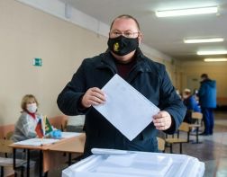 На выборах губернатора побеждает Олег Мельниченко