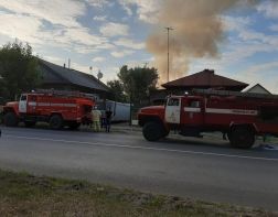 Очевидцы сняли на видео пожар в Кузнецке