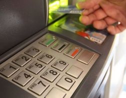 У пензячки из лотка банкомата на Московской украли 15 тысяч
