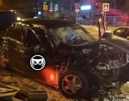 В ночной аварии в центре Пензы столкнулись два автомобиля