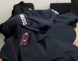 Пензенских тиктокеров накажут за ношение полицейской формы