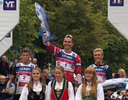 Александр Большунов победил на соревнованиях в Норвегии 