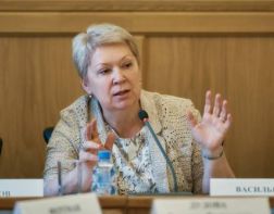 Министр просвещения Ольга Васильева выступила против гаджетов в школе