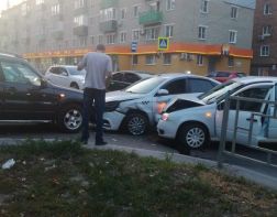 В Пензе произошло тройное ДТП с участием такси