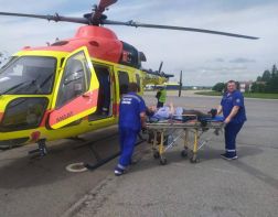 Пациента с инфарктом доставили из Кузнецка в Пензу на вертолете