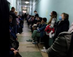 Пензенцы жалуются на огромные очереди в поликлиниках