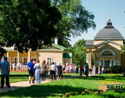 Школе в Спутнике передадут автобус для экскурсий в «Тарханы»