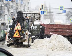 В Пензе в снегу вновь застряла машина скорой помощи
