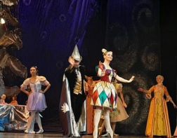 На сцене областного драмтеатра пензенцам показали балет «Щелкунчик»