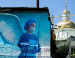 В Пензе уничтожили граффити с врачом-ангелом