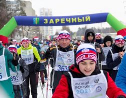 В Заречном на «Лыжню России-2023» встала тысяча человек