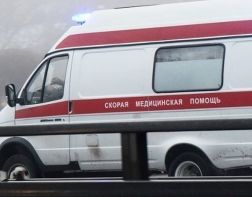 На улице Ульяновской двое мужчин выпали с третьего этажа