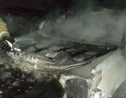 Обиженный на супругу зареченец разбил и сжег ее автомобиль