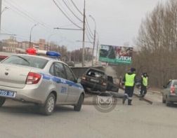 В Арбеково отбойник насквозь проткнул автомобиль