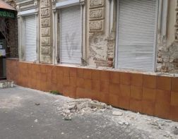 На улице Кирова изуродовали исторический дом