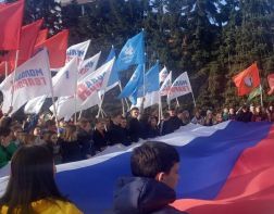 ﻿В Пензе отметили присоединение Крыма флешмобом