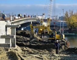В Пензе установили половину пролетов Бакунинского моста