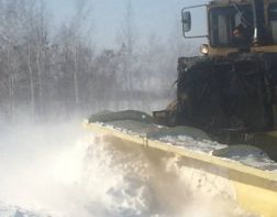 ﻿Дороги области расчищают от снега 250 спецмашин