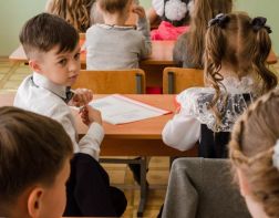 Мельниченко потребовал навести порядок с допуском родителей в детсады и школы
