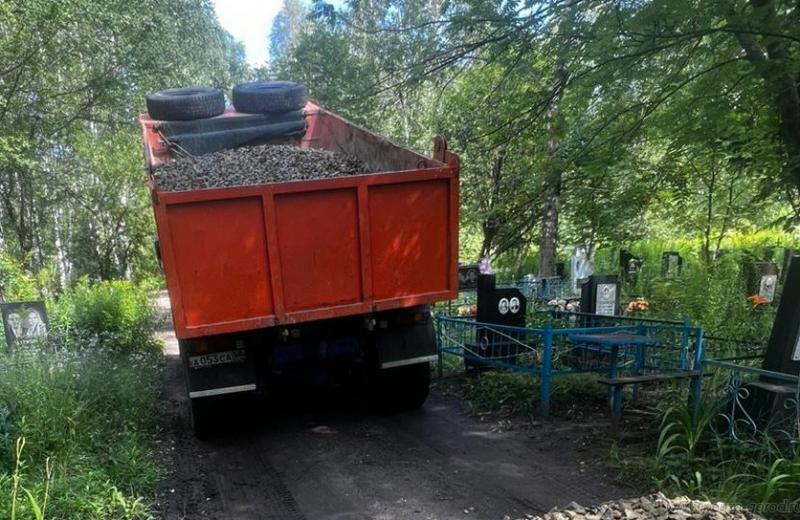 С пензенских кладбищ вывезли 7000 кубометров мусора