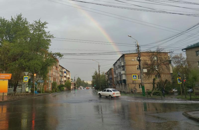 После дождя с градом в небе над Пензой появилась радуга