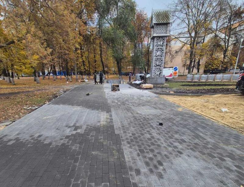 В Пензе в сквере у «Кукушки» демонтировали брусчатку